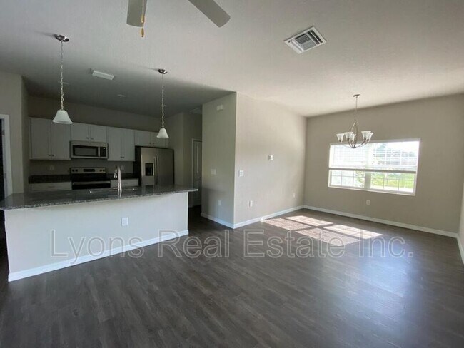 Foto del edificio - 23204 Frederick Ave