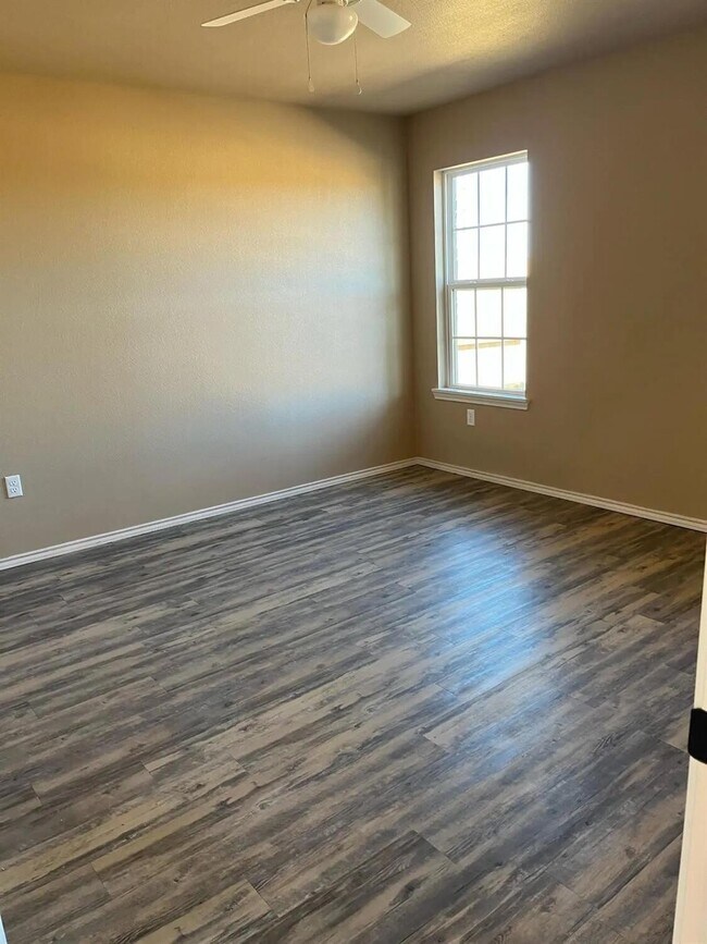 Foto del edificio - 2425 N Ave N