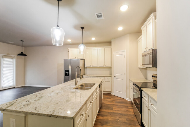 Building Photo - Lovely 3 Bedroom at Emery Place: Ashton Fl...