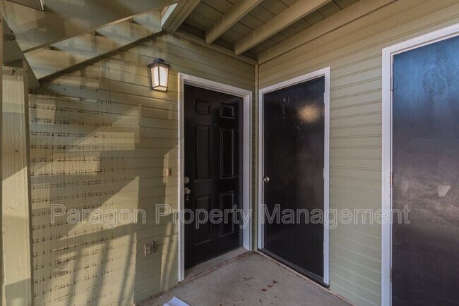 Foto del edificio - 2571 1/2 Tobacco Rd