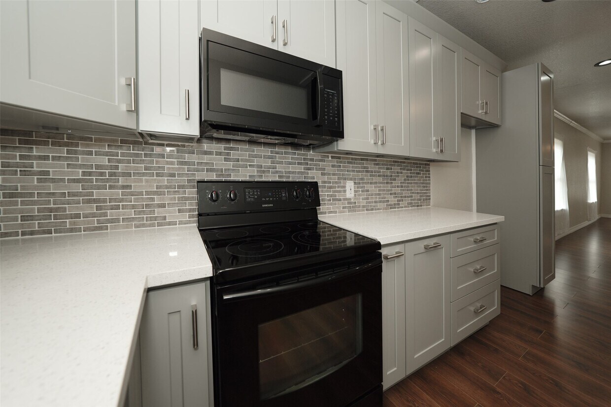 Building Photo - 9305 Kentshire Dr