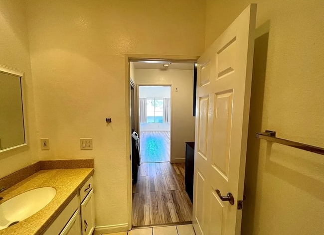 Foto del edificio - 5420 Sylmar Ave