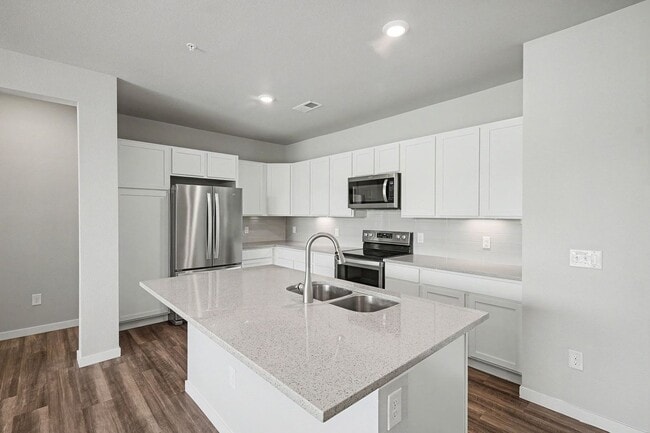Building Photo - Updated 2 Bed / 2 Bath Corner Condo in Parker – Ground Level Convenience!