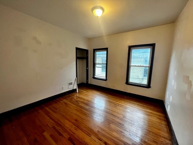 Building Photo - 18 Bynner St
