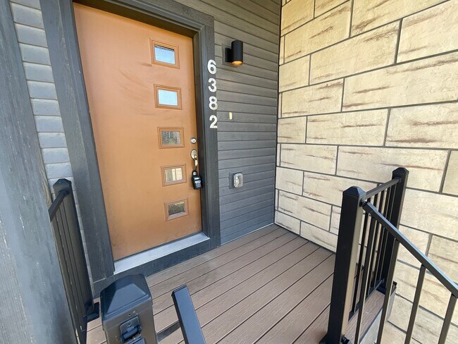 Building Photo - 4 Bedroom Home Available Near Research Pkw...