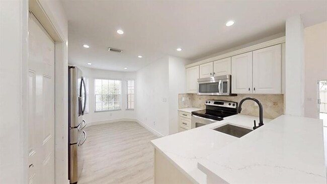 Building Photo - 5120 Coronado Ridge