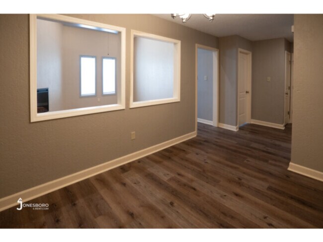 Foto del edificio - KENWOOD POINTE: Water/Sewer Included!!