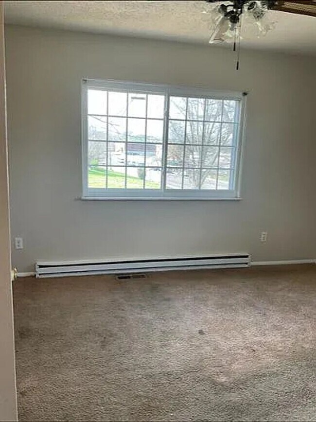 Foto del edificio - Knoxville 37930 - 3 bedroom, 1 bath home - Contact Howard Grower (865) 705-0969