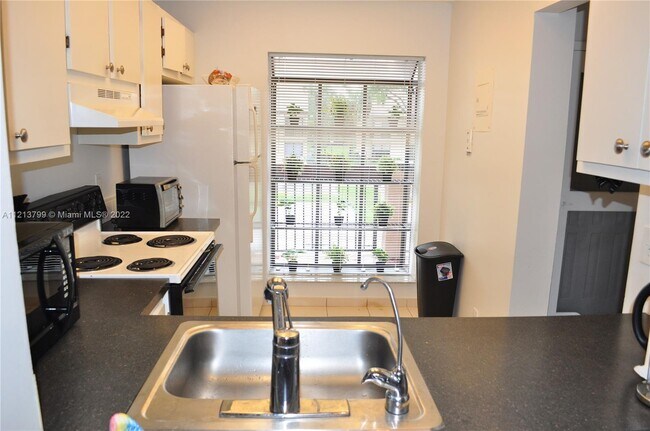 Foto del edificio - 2257 SW 15th St