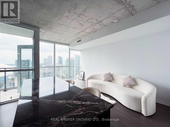 Building Photo - 88 Blue Jays Way