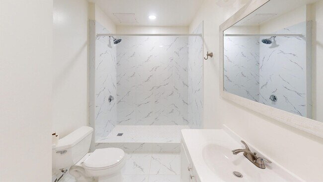 Foto del edificio - 45 Henry Ave