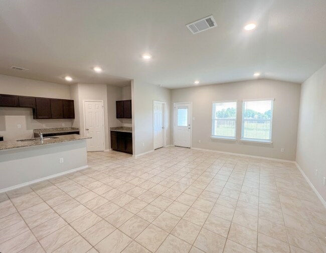 Foto del edificio - AVAILABLE JUNE 3RD!!