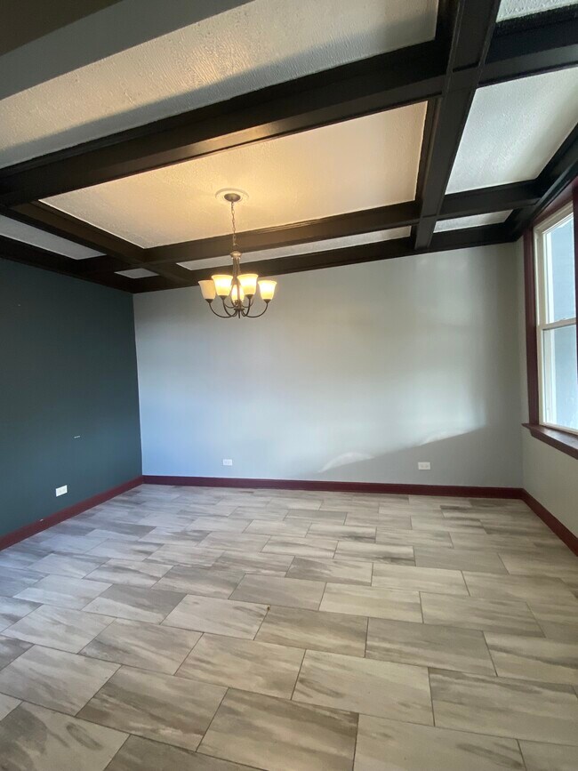 Building Photo - 3251 W North Ave
