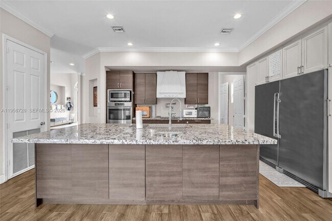 Foto del edificio - 545 Forest View Cir