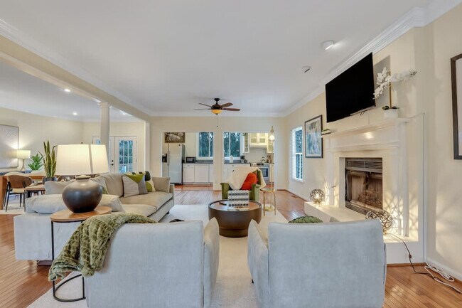 Building Photo - 109 E Point Dr