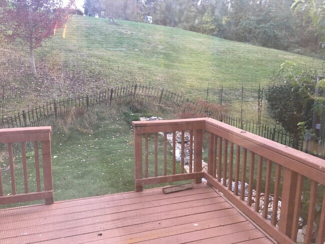 Foto del edificio - 606 Hupps Hill Ct