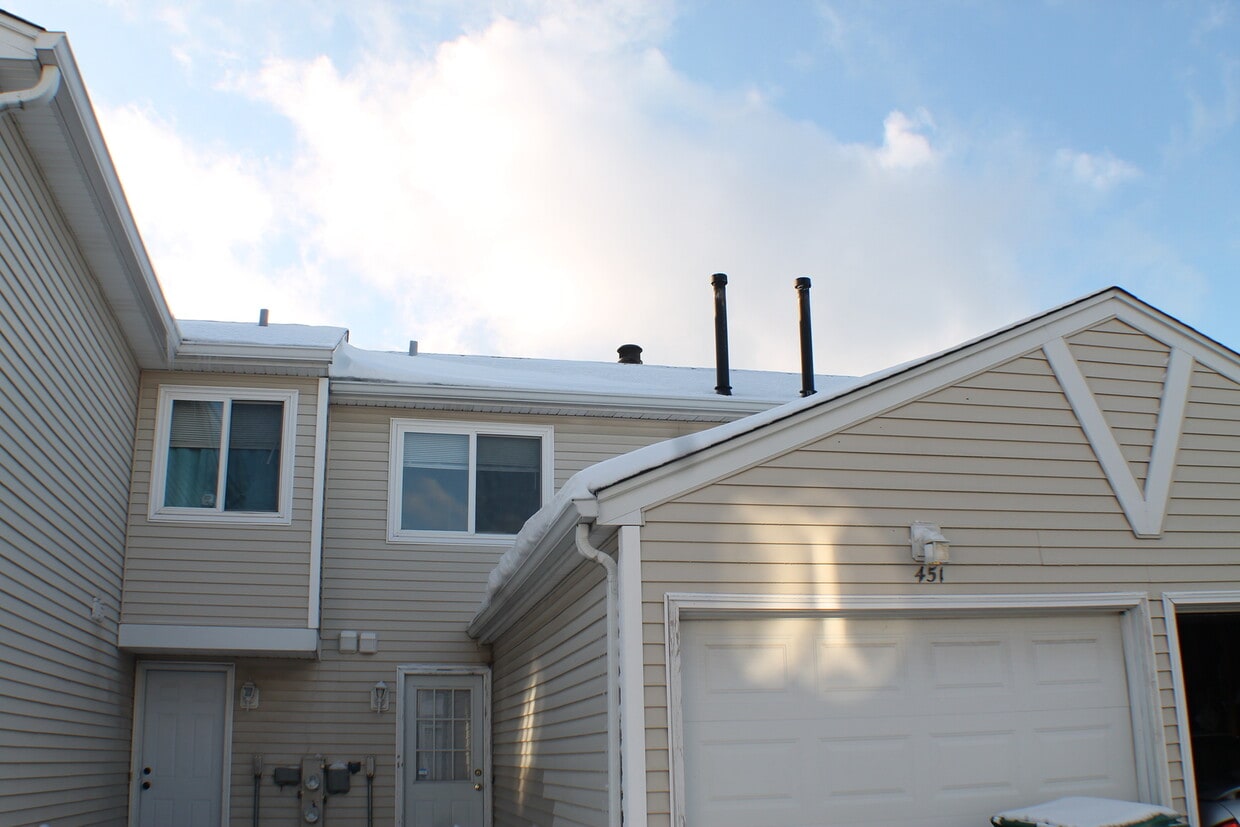 Primary Photo - 451 Meadow Green Ln