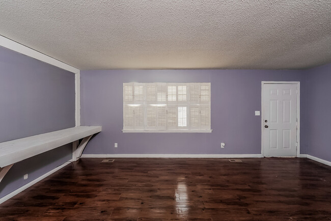 Building Photo - Spacious Five-Bedroom Home