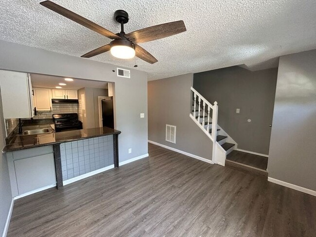 Foto del edificio - 526 Granite Ridge Pl