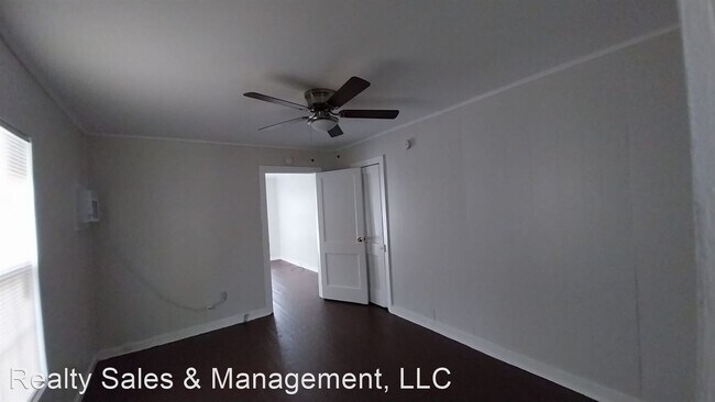 Building Photo - 1 br, 1 bath House - 230 E. Ash Avenue