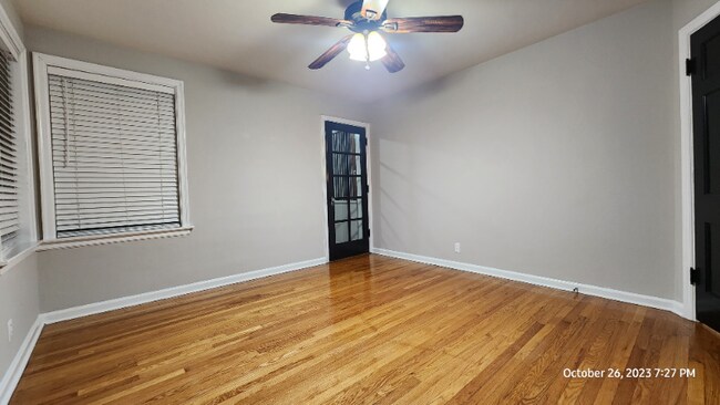 Foto del edificio - 6326 Bancroft Ave