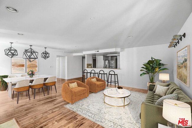 Foto del edificio - 7249 Franklin Ave