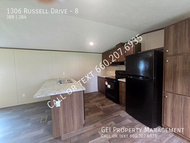 Foto del edificio - 1306 Russell Dr