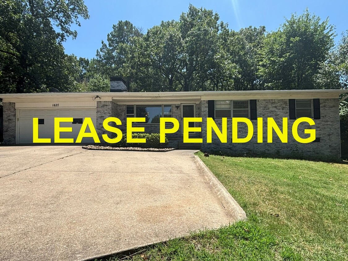 ? Spacious 4-Bedroom Near U of A + I-49 — Limited-Time Rent Special!? - 4 Bedroom Single Family Home Close to Univ...