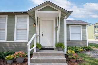 Building Photo - 111 S Olive St