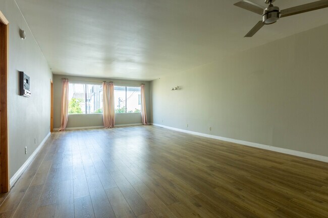 Foto del edificio - 5125 Harold Way