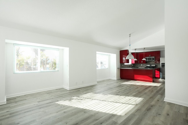 open plan living / dining / kitchen - 405 Brooks Ave