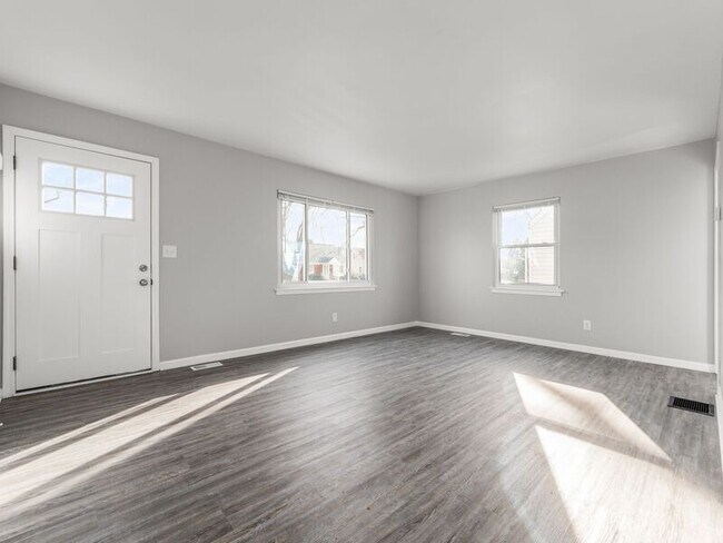 Building Photo - 3463 Dresden St