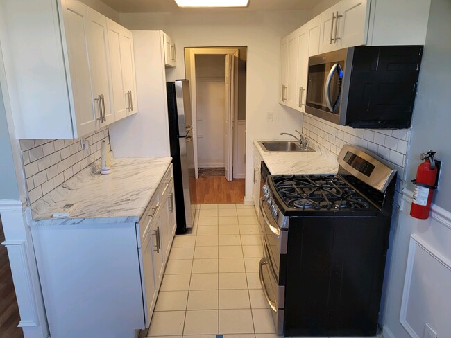Building Photo - 65 Hemlock Ln