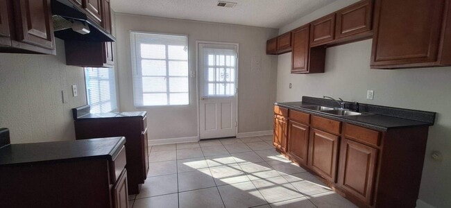 Foto del edificio - Newly Renovated 2 BR Home| Berclair | Open to Section 8