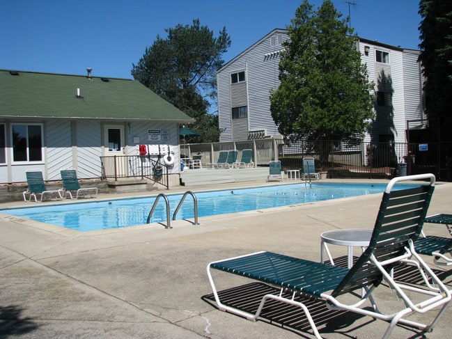 Building Photo - Pines West Apartments