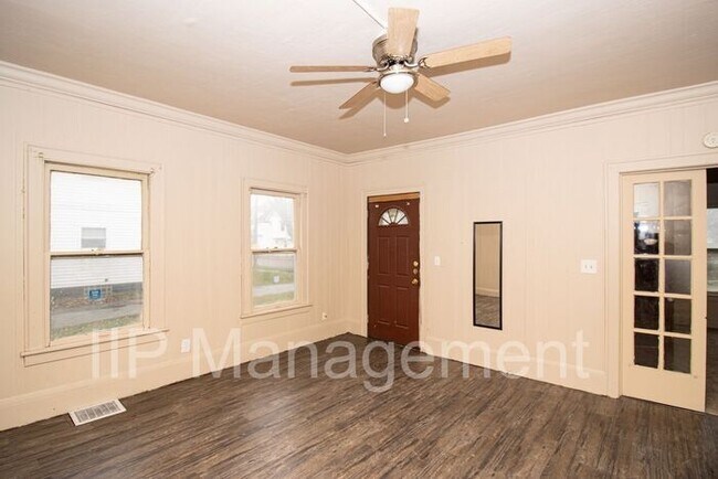 Building Photo - 2 BED/1 BATH UNIT SITTING ON LARGE LOT