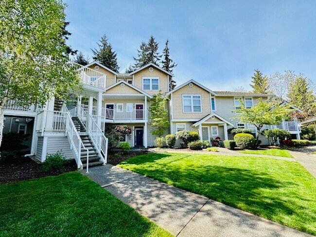 Building Photo - Beautifully Updated 2 Bedroom Condo