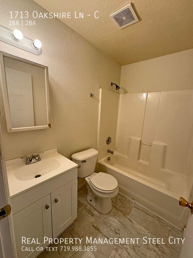 Foto del edificio - 1713 Oakshire Ln