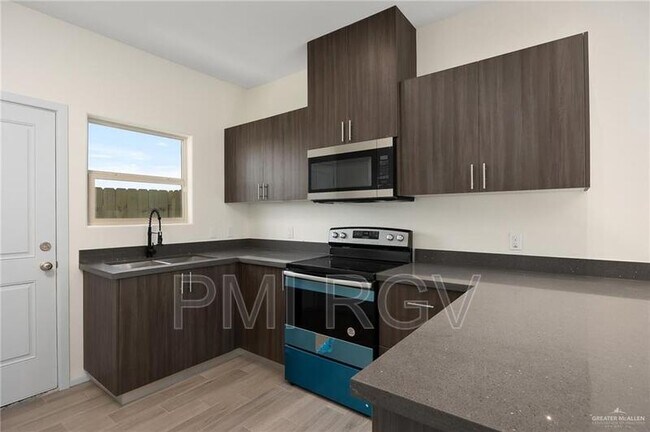 Foto del edificio - 1001 W La Pointe Ave