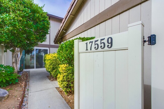 Entry to Front walkway - 17559 Matinal Rd