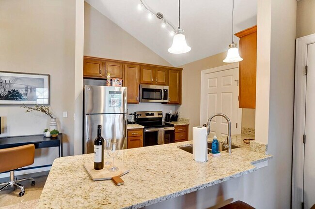 Building Photo - 740 Zumstein Ln