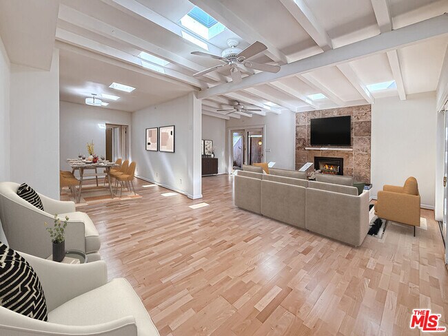 Foto del edificio - 2123 Sycamore Canyon Rd