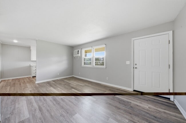 Building Photo - Lakeside Manor Apartments