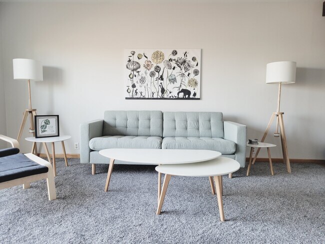 Sala de estar soleada - 4536 Ohio St