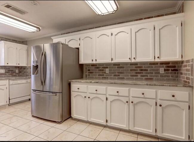 Kitchen - 303 Brunswick Pl