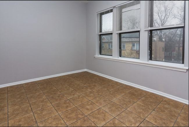Building Photo - 3 bedroom in Chicago IL 60644