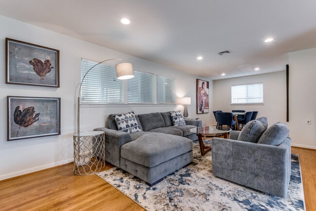 Foto del edificio - 3536 Timberview Rd