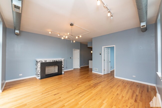 Foto del edificio - 2356 N Elston Ct