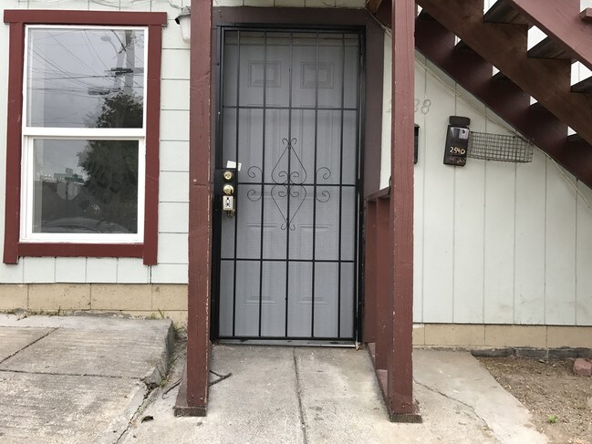 Building Photo - 2538 Highland Ave