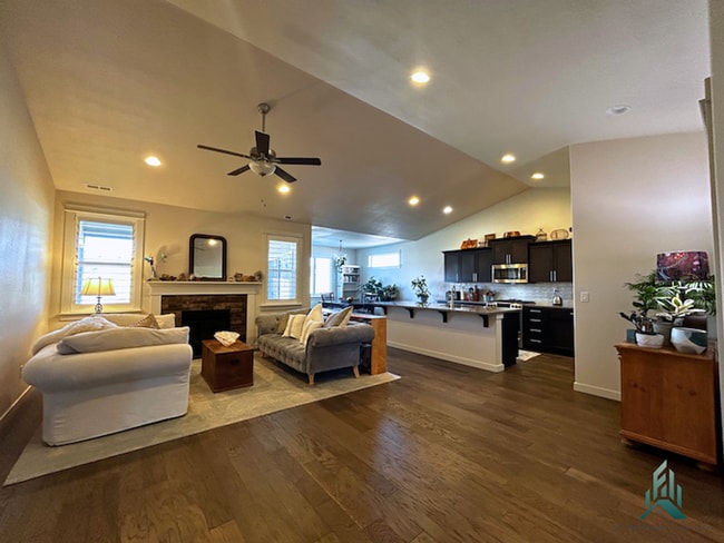 Foto del edificio - Premium 4-Bedroom, 3-Bathroom Home for Rent